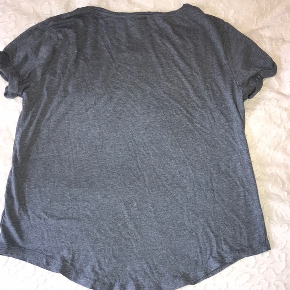 H&M T-Shirt - Picture 2 of 3